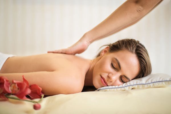 Découvrez les massages sur mesure au mans pour votre bien-être